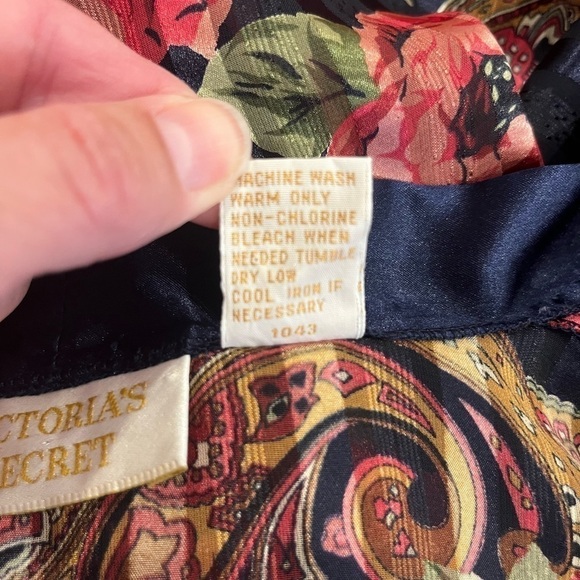 VTG GOLD LABEL VICTORIA’S SECRET Floral/Striped Sleep Shirt - Picture 6 of 7